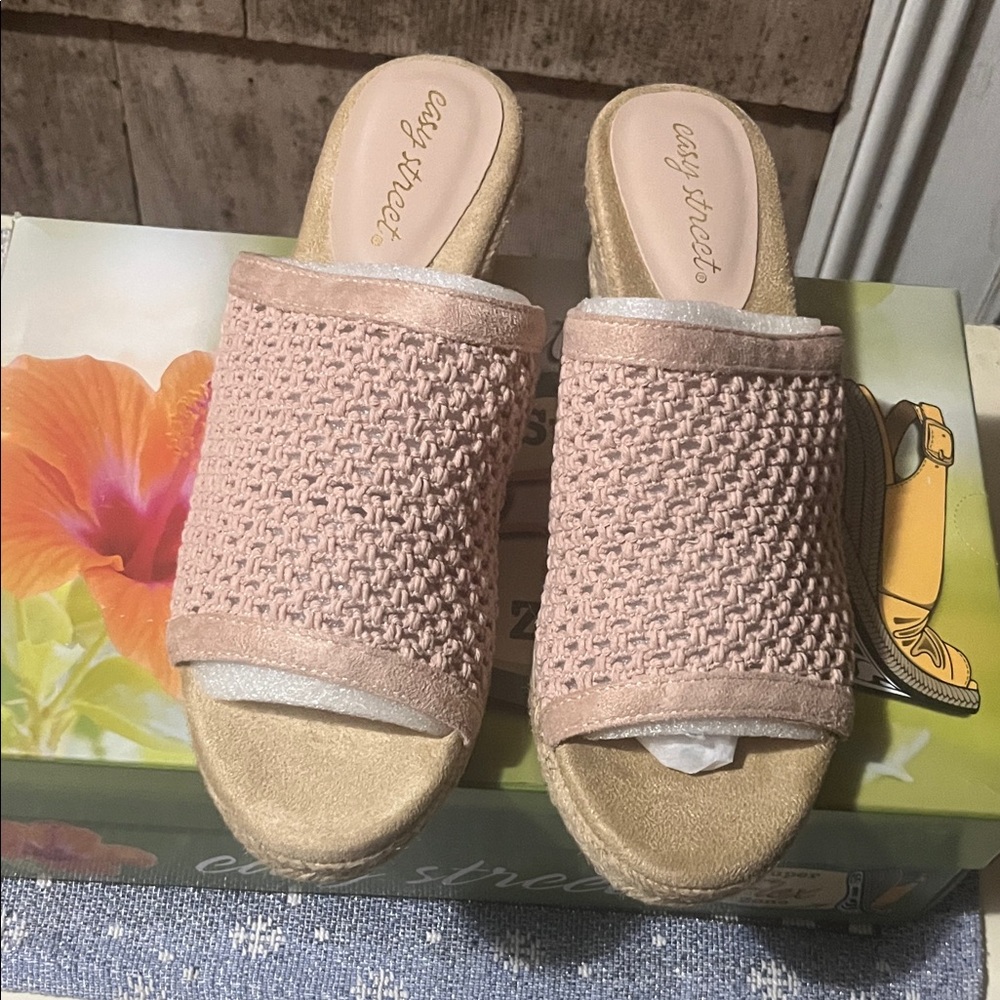 Brand new Easy Street Women's Woven Blush Sandals